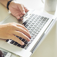 強(qiáng)堿性有機(jī)催化劑：四甲基胍，高效催化環(huán)氧樹脂和異氰酸酯聚合反應(yīng)的關(guān)鍵助劑